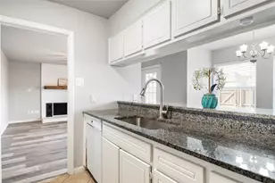 208 Wilshire Dr, Euless, TX 76040 - Photo 4