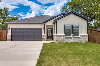 901 E Devitt Street, Fort Worth, TX 76110 - Photo 1