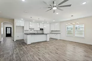 901 E Devitt St, Fort Worth, TX 76110 - Photo 6