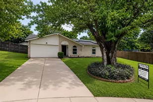 527 Shelly Ct, Duncanville, TX 75137 - Photo 2