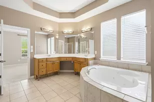 2223 Grizzly Run Ln, Euless, TX 76039 - Photo 16