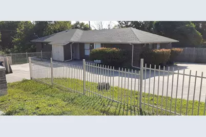 2801 19th Street #B, Fort Worth, TX 76106 - Photo 1
