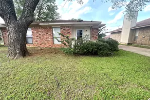 2303 Lido Ln, Arlington, TX 76015 - Photo 2