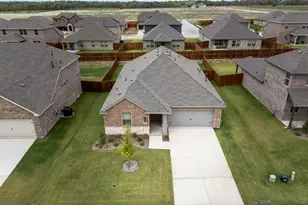 528 Brk Vw Dr, Van Alstyne, TX 75495 - Photo 2