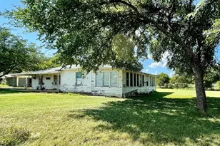 514 W Roosevelt Ave, Whitney, TX 76692 - Photo 2