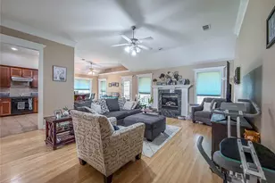 920 Carousel Dr, Bedford, TX 76021 - Photo 6