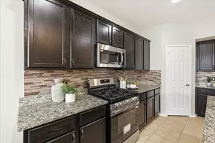 517 High Desert Dr, Fort Worth, TX 76131 - Photo 8