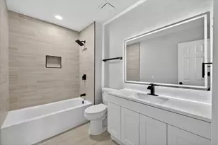 901 Huntington Dr, Lewisville, TX 75067 - Photo 2