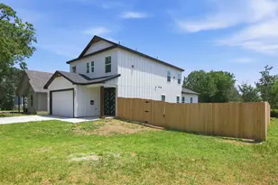 1013 Duff Ct, Fort Worth, TX 76112 - Photo 4