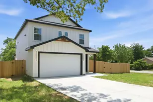 1013 Duff Ct, Fort Worth, TX 76112 - Photo 2