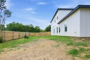 1013 Duff Ct, Fort Worth, TX 76112 - Photo 38