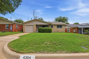 4304 Hodgkins Rd, Lake Worth, TX 76135 - Photo 2