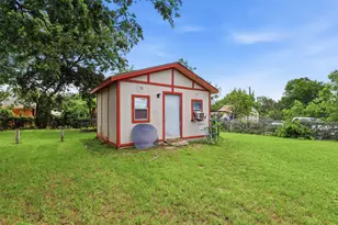 4304 Hodgkins Rd, Lake Worth, TX 76135 - Photo 26