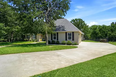 102 Manders Court, Runaway Bay, TX 76426 - Photo 2