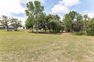 1165 Gonzollas Rd, Springtown, TX 76082 - Photo 24