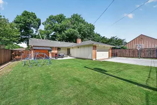 1132 N Cottonwood Dr, Richardson, TX 75080 - Photo 2