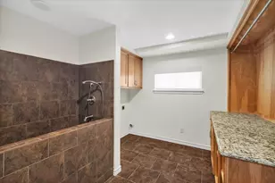 1943 Camelot Dr, Grapevine, TX 76051 - Photo 6