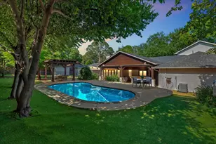 1943 Camelot Dr, Grapevine, TX 76051 - Photo 2