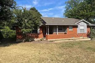 8936 Angleton Pl, Dallas, TX 75243 - Photo 1