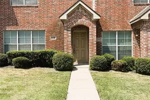2320 Calendar Ct, Grand Prairie, TX 75050 - Photo 2