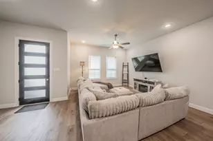 12933 Couture Dr, Farmers Branch, TX 75234 - Photo 2