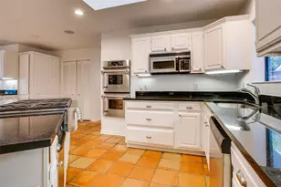 5815 Walnut Hill Ln, Dallas, TX 75230 - Photo 14