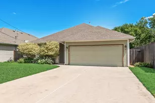 5420 Meandering Rd, River Oaks, TX 76114 - Photo 1