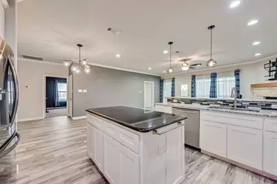 5420 Meandering Road, River Oaks, TX 76114 - Photo 16