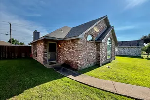 1302 Old Knoll Dr, Wylie, TX 75098 - Photo 2