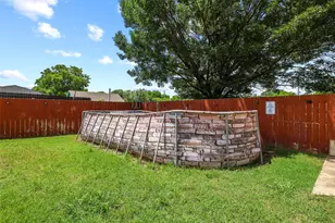 204 E Avenue D, Garland, TX 75040 - Photo 30