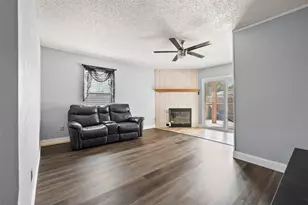 204 E Avenue D, Garland, TX 75040 - Photo 10