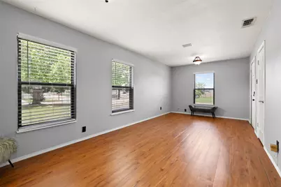 204 E Avenue D, Garland, TX 75040 - Photo 4