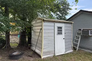 110 Yorke St, Mt Pleasant, TX 75455 - Photo 6