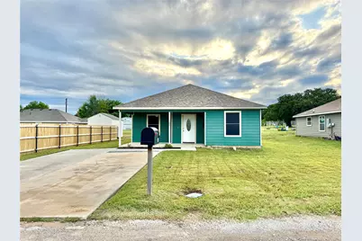 124 Oakwood Street, Chico, TX 76431 - Photo 2