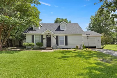 829 W 9th Street, Bonham, TX 75418 - Photo 1