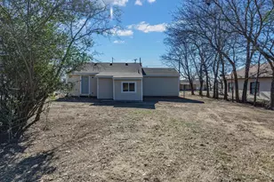 807 Adkins St, Bowie, TX 76230 - Photo 14