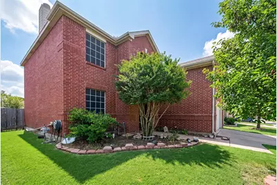 1060 Westbrook Court, Grand Prairie, TX 75052 - Photo 2
