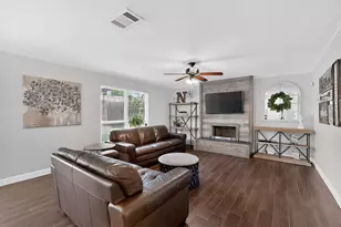 4349 Winchester Ct, Grand Prairie, TX 75052 - Photo 4