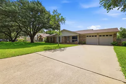 1323 Hemphill Drive, Cleburne, TX 76033 - Photo 4