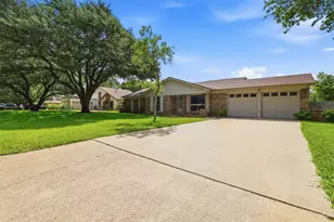 1323 Hemphill Dr, Cleburne, TX 76033 - Photo 4