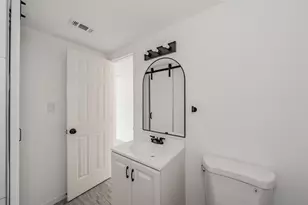 2402 E Overton Rd, Dallas, TX 75216 - Photo 28