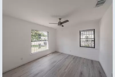 2402 E Overton Road, Dallas, TX 75216 - Photo 18