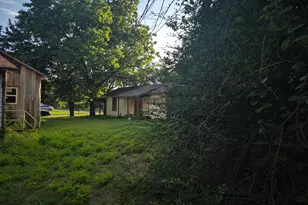 317/319 Elba St, Bowie, TX 76230 - Photo 2
