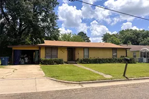 302 N O'Tyson, Mt Pleasant, TX 75455 - Photo 2