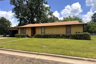 302 N O'Tyson, Mt Pleasant, TX 75455 - Photo 4