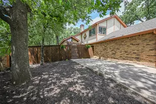 1446 Palmnold Cir W, Fort Worth, TX 76120 - Photo 2