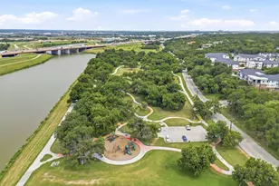 2012 W Lotus Ave, Fort Worth, TX 76111 - Photo 36