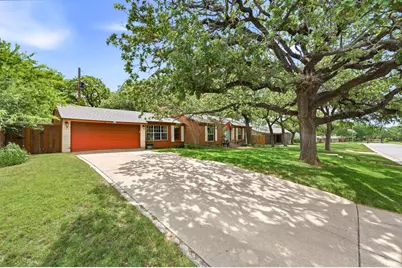 2012 W Lotus Avenue, Fort Worth, TX 76111 - Photo 2
