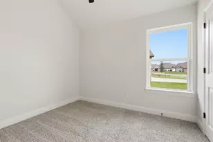 728 Raylan St, Springtown, TX 76082 - Photo 32