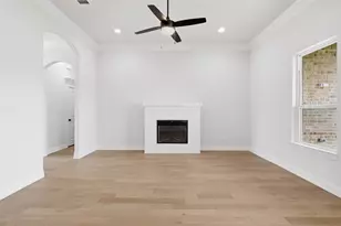 728 Raylan St, Springtown, TX 76082 - Photo 14
